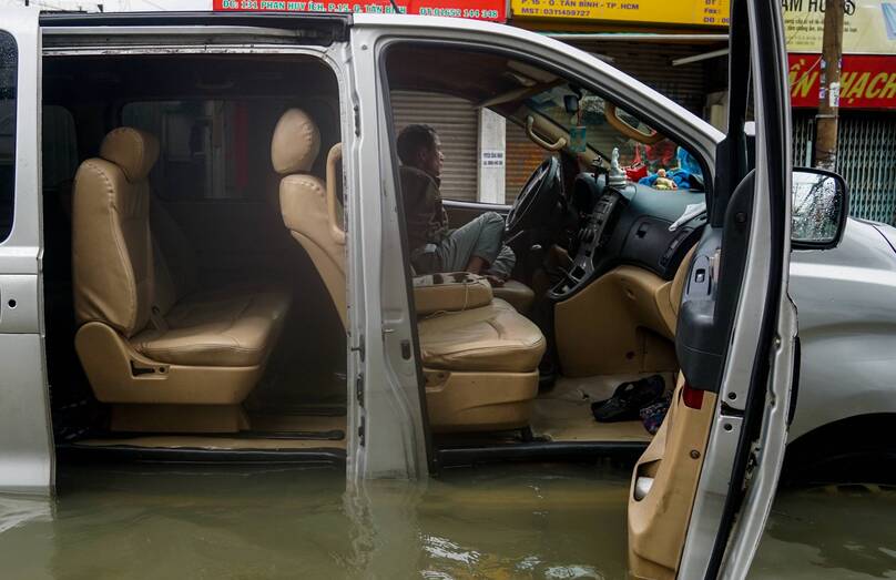 Ô tô bị ngập nước: Hậu quả và giải pháp khắc phục