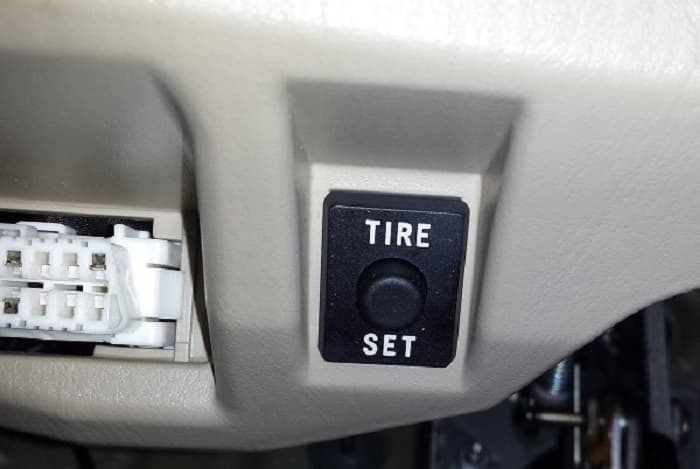 Hướng dẫn cách reset cảm biến áp suất lốp từng hãng xe