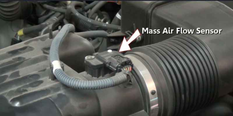 Cảm biến lưu lượng khí nạp là bộ phận quan trọng của động cơ ô tô