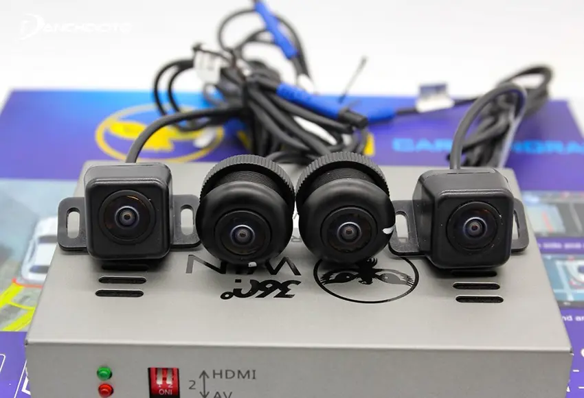 Một bộ camera 360 độ thường có 4 mắt camera được lắp ở 4 vị trí: Đầu xe, đuôi xe, gương trái và gương phải.